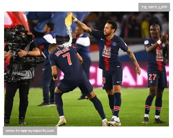 巴黎圣日耳曼展现强大阵容，压制对手